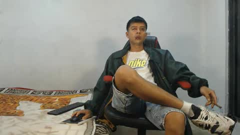 danielitopapii online show from September 24, 5:07 am