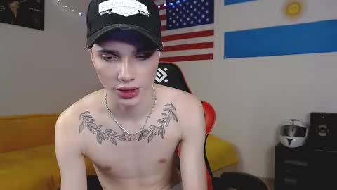 Snapshot of danny_noir chatting on October 21, 1:25 pm Danny online show from October 21, 1:25 pm