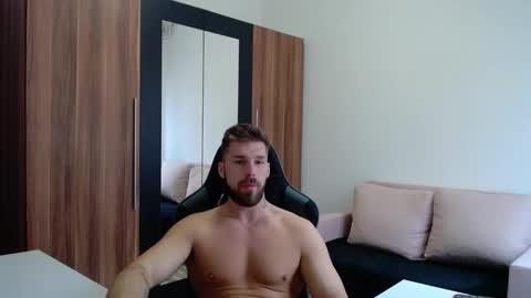 darius_94 online show from March 27, 10:38 am