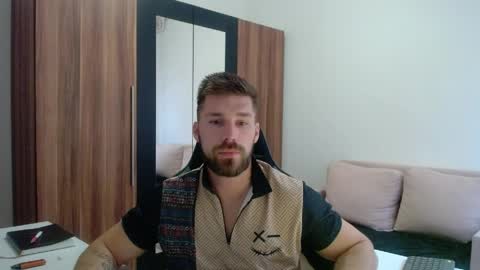 darius_94 online show from April 2, 2:25 pm