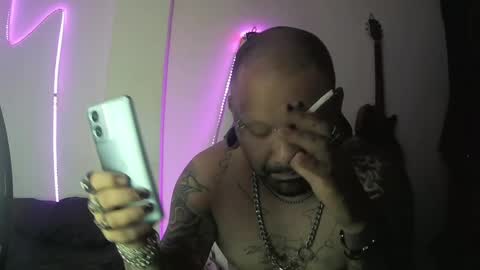 darkclothes online show from February 3, 10:47 am