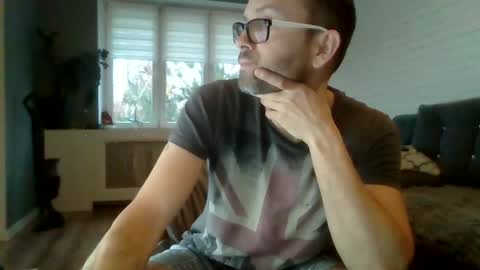 darkhaired34 online show from December 13, 6:53 am