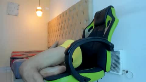 darkknightx01 online show from December 14, 1:23 am