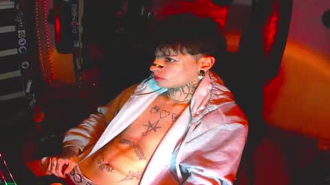   online show from November 12, 6:19 am