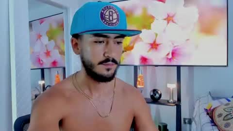 Hey im David that loves to explore and speak their fantasies. Very open talktative and nice. Feel free to chat with me online show from July 9, 11:36 am