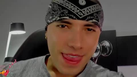 David Jons online show from December 7, 9:22 pm