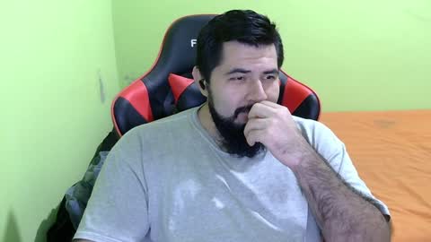 Snapshot of daviddelz chatting on December 3, 7:08 am David online show from December 3, 7:08 am