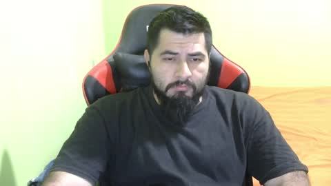 Snapshot of daviddelz chatting on February 3, 4:14 am David online show from February 3, 4:14 am