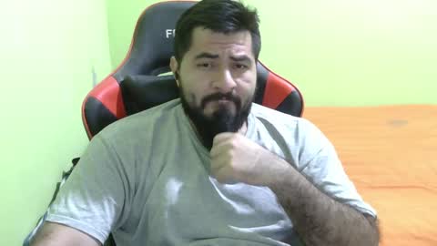 Snapshot of daviddelz chatting on February 4, 6:46 am David online show from February 4, 6:46 am