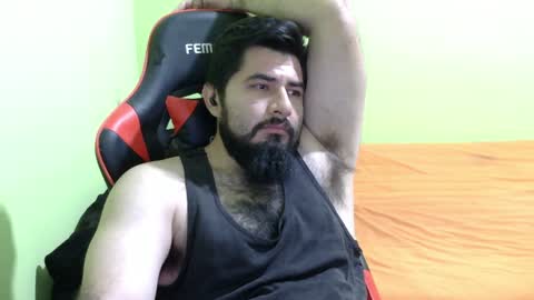 Snapshot of daviddelz chatting on December 10, 5:17 am David online show from December 10, 5:17 am