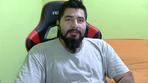 Snapshot of daviddelz chatting on December 29, 5:31 am David online show from December 29, 5:31 am