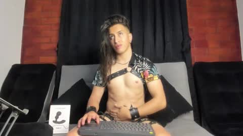 davidx_x21 online show from December 7, 7:05 am