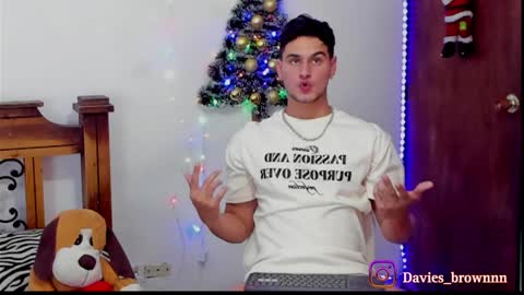 Snapshot of davies_brown chatting on December 7, 8:05 pm Davies brown    schedule 12pm to 5pm col time online show from December 7, 8:05 pm