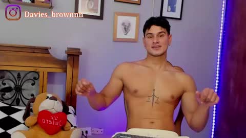 Snapshot of davies_brown chatting on February 20, 8:58 pm Davies brown    schedule 12pm to 5pm col time online show from February 20, 8:58 pm