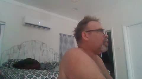 Snapshot of deepdiveme chatting on October 19, 6:44 pm deepdiveme online show from October 19, 6:44 pm