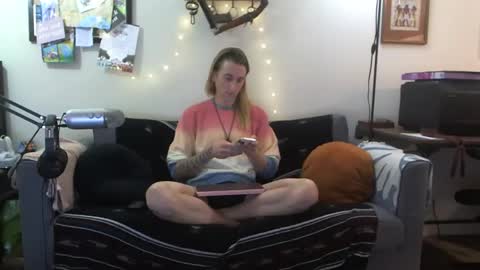 definatelyvegan online show from March 6, 1:05 am