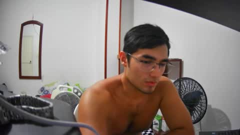 Snapshot of deividellobo chatting on February 4, 11:06 pm deividellobo online show from February 4, 11:06 pm
