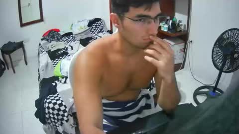 Snapshot of deividellobo chatting on January 5, 2:06 am deividellobo online show from January 5, 2:06 am