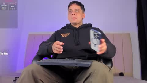 dennis munera online show from February 25, 11:00 am