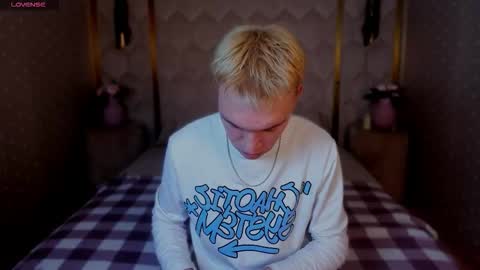 Derek online show from January 5, 7:39 pm