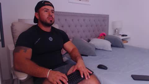 Derek online show from January 14, 2:33 pm