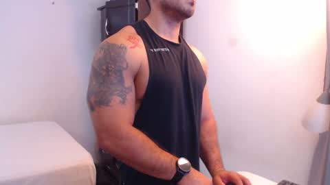 Derek online show from December 19, 1:28 am