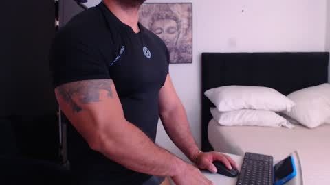 Derek online show from January 25, 3:41 pm