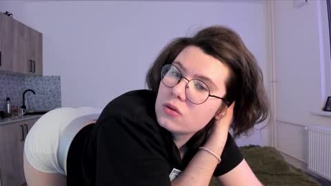 Derek online show from February 18, 5:32 pm