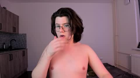 Derek online show from February 19, 9:11 pm