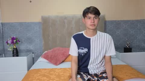 derek_sinn online show from February 6, 9:55 pm