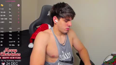 Derekcb online show from December 11, 1:44 pm