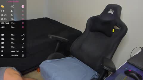 Derekcb online show from December 2, 10:06 am