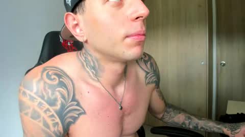 derekmuller11 online show from April 15, 7:58 pm