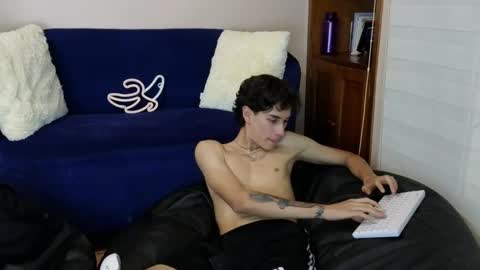 Derek online show from November 19, 10:53 pm