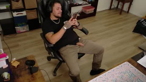 desertadventurer25 online show from February 11, 10:37 pm