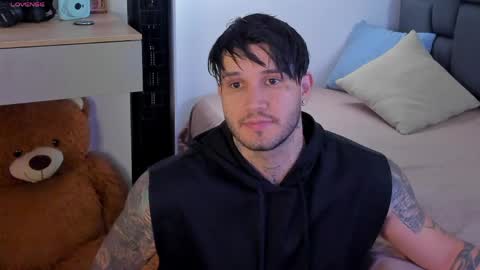 JULIAN online show from April 5, 9:33 pm