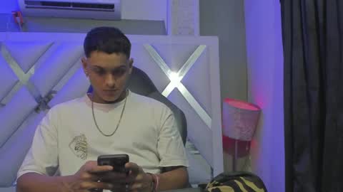 Deyvis Taylor7 online show from December 14, 1:39 am