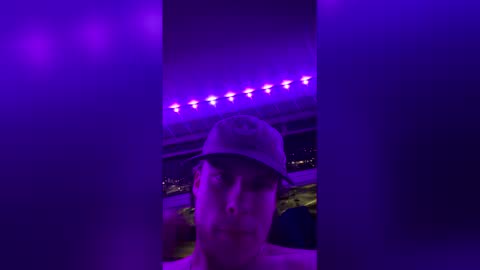 diamonddude07 online show from March 18, 10:40 am