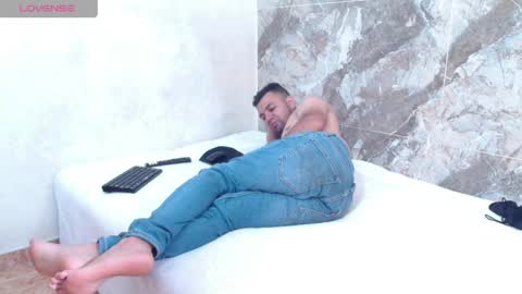 diego_vergon online show from April 1, 1:41 pm