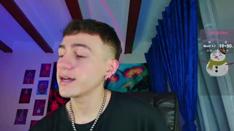 Julian Independent Model online show from December 8, 11:19 pm