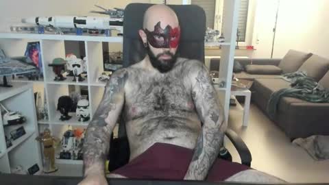 Snapshot of dirtybalws chatting on October 31, 9:29 pm Robert online show from October 31, 9:29 pm