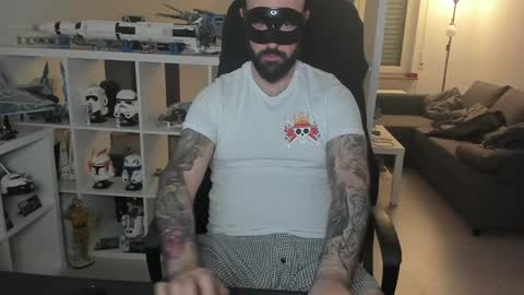 Snapshot of dirtybalws chatting on January 19, 12:17 am Robert online show from January 19, 12:17 am