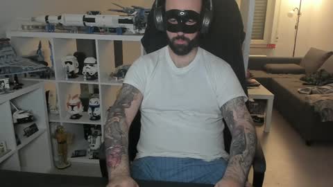 Snapshot of dirtybalws chatting on December 8, 8:47 pm Robert online show from December 8, 8:47 pm