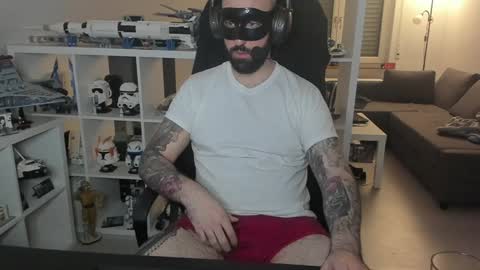 Snapshot of dirtybalws chatting on December 7, 10:06 pm Robert online show from December 7, 10:06 pm