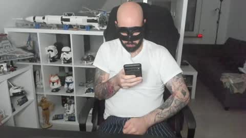 Snapshot of dirtybalws chatting on December 15, 1:24 am Robert online show from December 15, 1:24 am