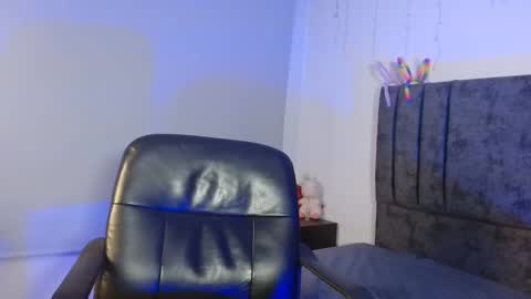 Snapshot of dj__bigd chatting on October 17, 2:15 am big d B online show from October 17, 2:15 am