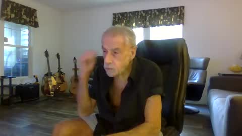 dogluc7 online show from December 30, 8:15 pm