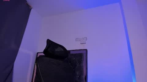 Donat Independent Model online show from April 16, 1:49 am