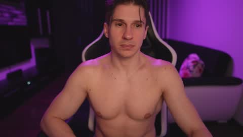 Dorian Reyes online show from March 29, 2:12 am