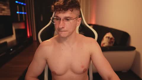 Dorian Reyes online show from June 22, 11:31 pm